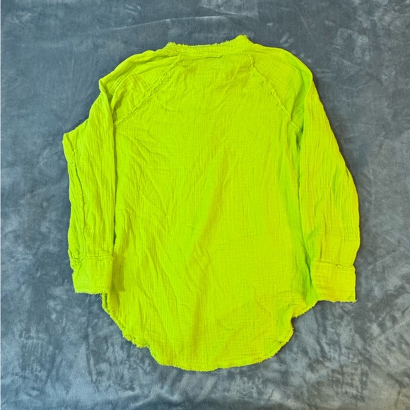 Aerie Vibrant Lime Button-Down Shirt
#1268 - Picture 6 of 6